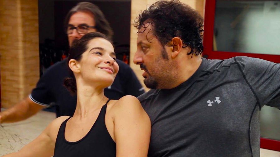 Flora Canto contro Lunetta Savino. «Ha detto in tv che Brignano è il peggior baciatore, ma non l'ho sentita: io e mio marito stavamo facendo sesso» Enrico Brignano e Ilaria Spada