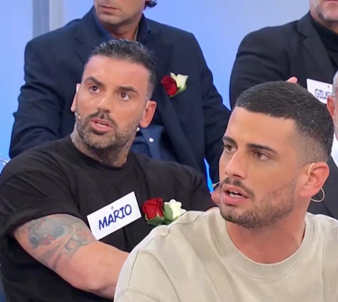 Alessio Pecorelli si è fidanzato: l'ex tronista, escluso da U&D per le sue frequentazioni extra reality, ha messo la testa a posto accanto a Virginia - LE PRIME FOTO DELLA COPPIA Nello studio di U&D Alessio Pecorelli