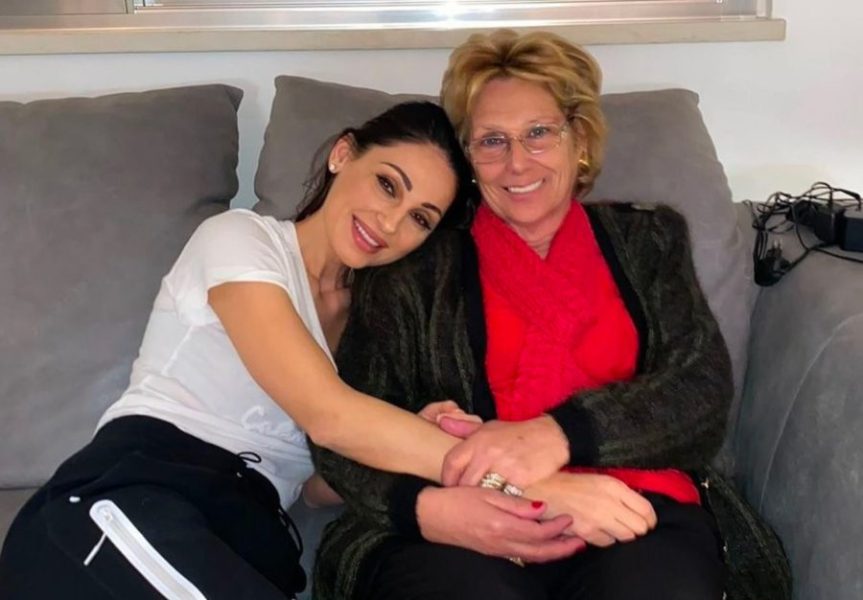 Anna Tatangelo si lascia alle spalle un passato difficile e in dolce attesa guarda al futuro con Giacomo Buttaroni: «È entrato nella mia vita in un momento complesso e non si è spaventato. Oggi finalmente sto bene» Anna Tatangelo si lascia alle spalle un passato difficile e in dolce attesa guarda al futuro con Giacomo Buttaroni: «È entrato nella mia vita in un momento complesso e non si è spaventato. Oggi finalmente sto bene»