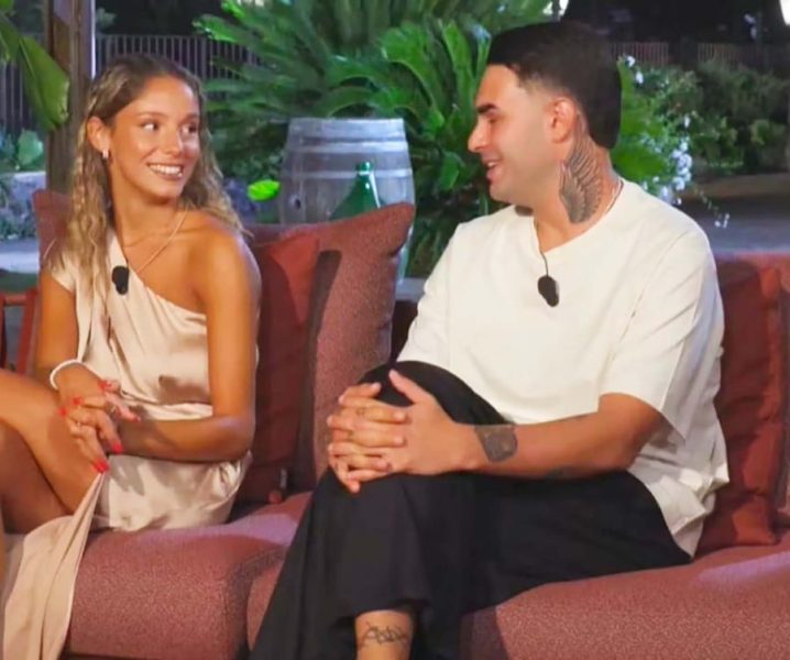Sarah e Valerio di 'Temptation Island', un addio sofferto con la fidanzata in lacrime che ha commosso il pubblico: «Ti voglio bene lo stesso anche se non mi ami più». Lui frequenta Ary, ma il gossip si scatena: «Gli ex si sono rivisti».