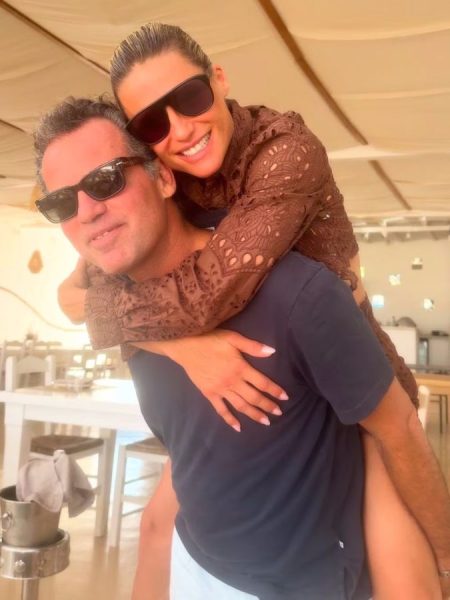 Michelle Hunziker e Nino Tronchetti Provera, la prima estate da nonna felice e di nuovo innamorata: tra vacanze in famiglia 'allargata' e fughe in montagna, la coppia vive l'amore senza più segreti Hunziker e Nino