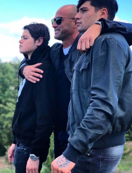 Stefano Bettarini con i due figli Niccolò e Giacomo