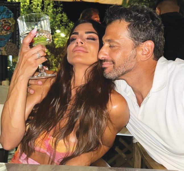 Pago e Serena Enardu, fine del pit stop: lui le canta 'Una lunga storia d’amore' e lei si commuove. Ora i fan aspettano quel matrimonio annunciato quasi un anno fa e mai celebrato pago e serena enardu