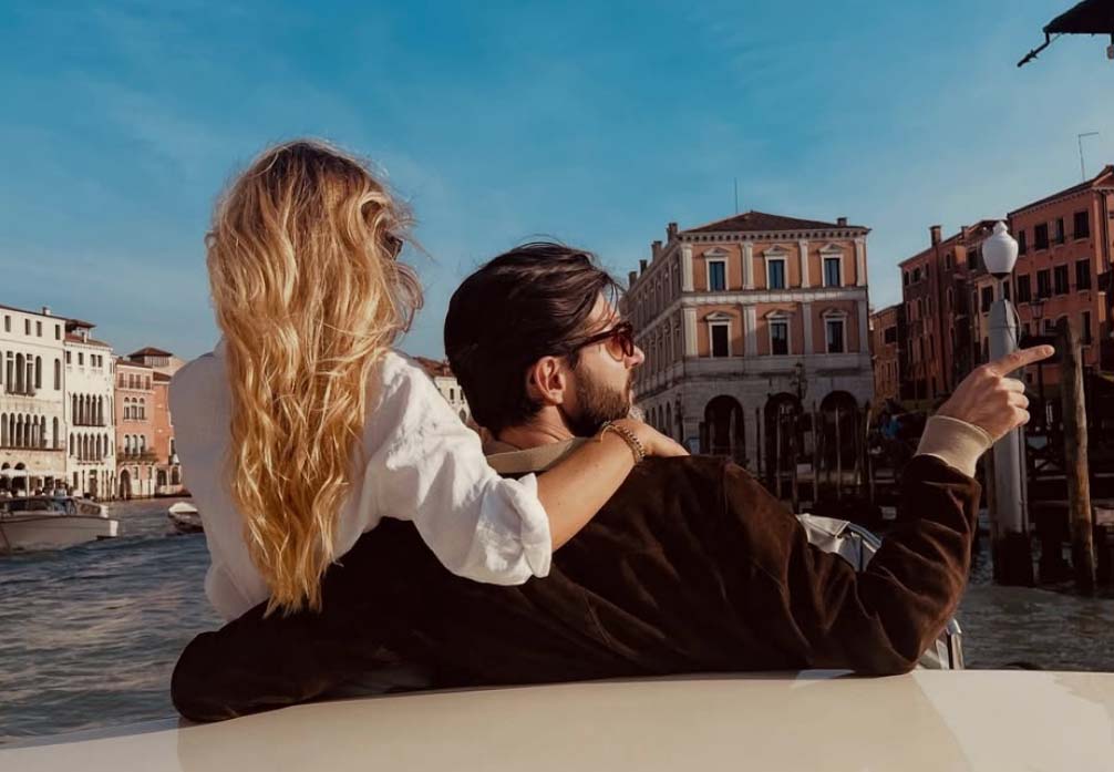 Andrea Melchiorre, la nuova fiamma è una Miss. Scoppia l'amore con Veronica Abbove, la bionda che lo ha stregato durante l'estate. E lui confessa: «finalmente ho capito cosa significa amare» Andrea Melchiorre e Veronica Abbove