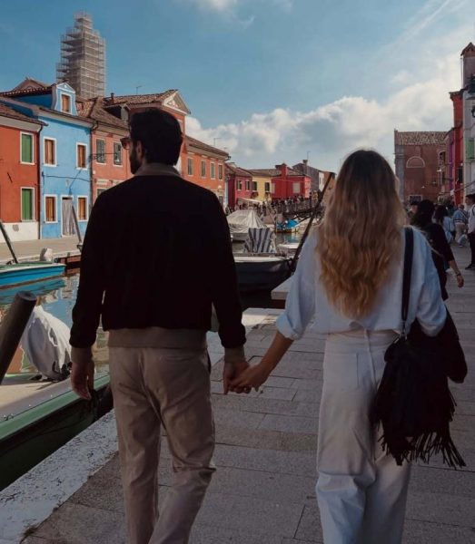 Andrea Melchiorre, la nuova fiamma è una Miss. Scoppia l'amore con Veronica Abbove, la bionda che lo ha stregato durante l'estate. E lui confessa: «finalmente ho capito cosa significa amare» Andrea Melchiorre