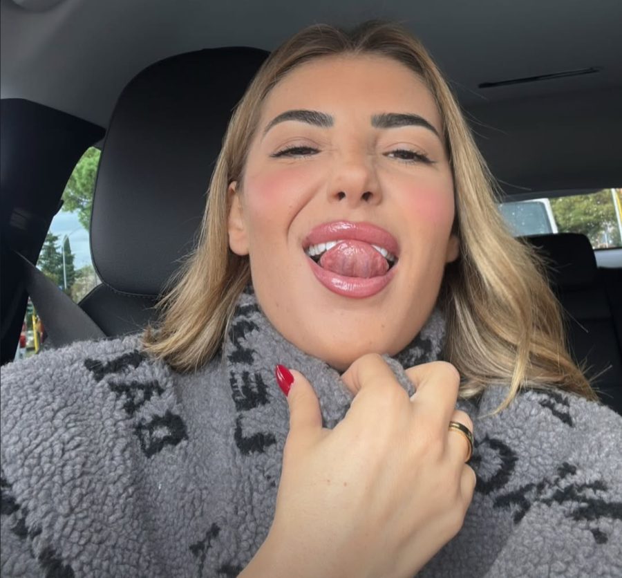 Martina e Gianmarco, la prima foto al bacio fa infuriare gli ex. Dopo lo sfogo di Ciro anche Cristina si arrabbia: «Ci avevo visto lungo, non sono io quella sbagliata e che gioca sporco»