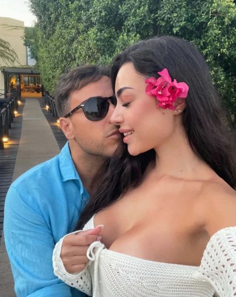 Jenny Guardiano, dopo l'addio a Tony Renda ha un nuovo amore. Con Giovanni Tarantino l'ex Temptation è al settimo cielo: «il regalo più bello è stare qui accanto a te». E lui conferma: «Con te ho tutto, tu sei una donna speciale» Tony Renda e Jenny Guardian