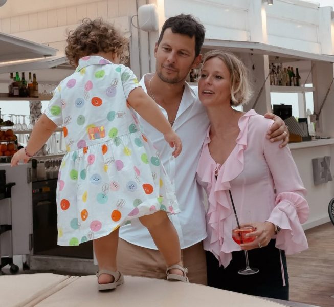 Federica Pellegrini e Matteo Giunta si confessano, tra amore, famiglia e momenti difficili: «La pressione sulla maternità è stata troppo forte» rivela la Divina, che aggiunge però «essere genitori è una lunga e bella nuotata di coppia»