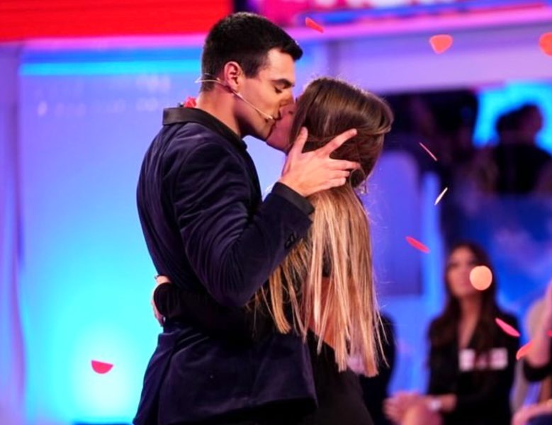 Cristian Forti e Valentina Pesaresi, due anni d'amore dalla scelta di U&D: «stiamo felici ma non conviviamo», rivelano. E se lei sogna le nozze, lui non ci pensa: «Non ne abbiamo bisogno, Valentina è la mia principessa tutti i giorni» cristian forti e valentina pesaresi scelta