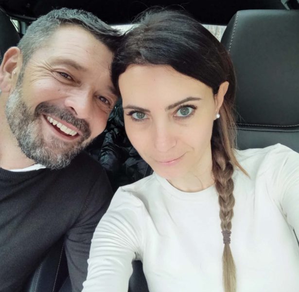 Agnese De Pasquale e Roberto Priolo, stop alle voci di crisi, i loro erano solo pasticci social: «Tra noi va tutto bene, siamo solo 2 boomers che fanno un sacco di casini, ma ci adoriamo come sempre». Agnese De Pasquale e Roberto Priolo