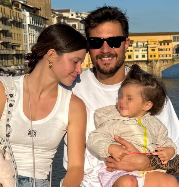 Natalia Paragoni e Andrea Zelletta presto genitori-bis! L'annuncio con un divertente video social con il quale l'ex U&D esce allo scoperto: «Voglia: desiderio improvviso tipico delle donne in stato di gravidanza», e lei mostra il pancino Natalia Paragoni e Andrea Zelletta figlia