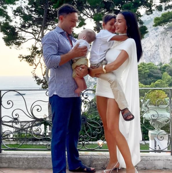 Ed Westwick, il perfido Lord Brooke di Sandokan in tv ama Marianna ma nella vita c'è solo Amy Jackson: «Le ho chiesto di prenderci un caffè e lì ho capito che sarebbe stata mia moglie» Ed Westwick figli