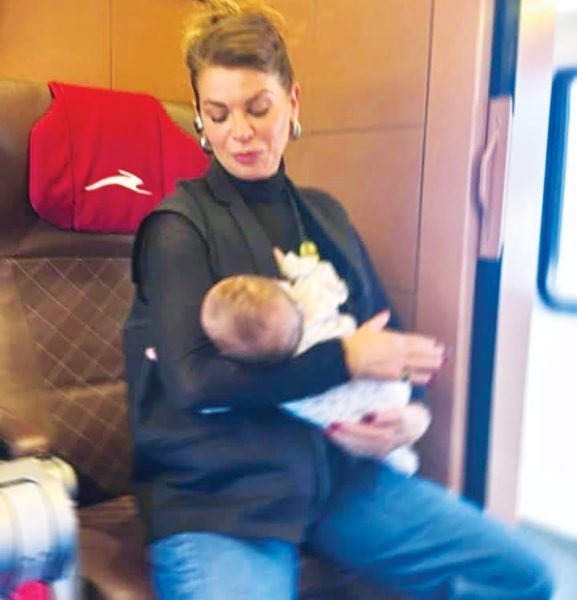 Le mamme Vip del 2025, tra un pizzico di fatica e le emozioni più grandi: baci, abbracci e un mare di tenerezza, ecco le dolcissime storie insieme ai loro cuccioli mamme vip Alessandra Amoroso e Penelope