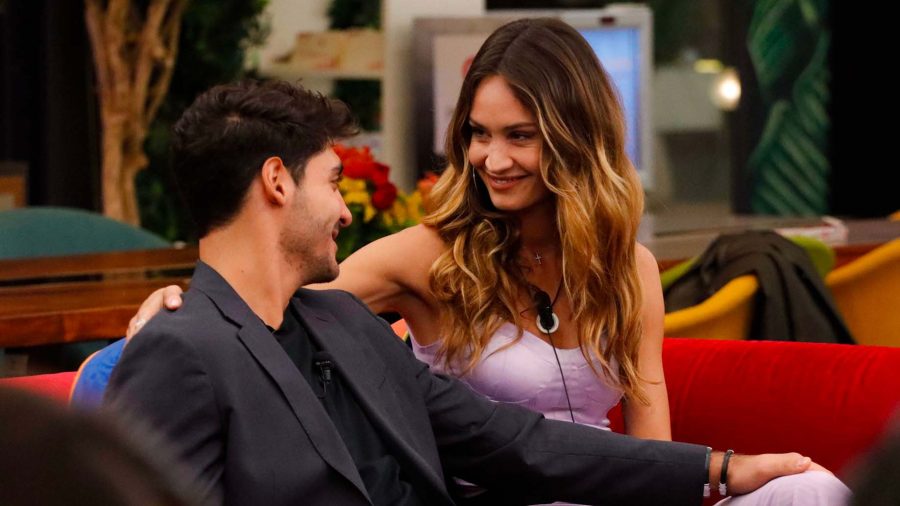 Helena Prestes e Javier Martinez, il video d'amore con dedica dell'ex gieffina su TikTok fa impazzire il web: «Non so descriverti quanto sono fortunata ad averti nella mia vita»