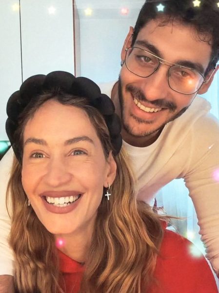 Javier Martinez e Helena Prestes, prime feste sempre insieme. E L'ex gieffina rilancia sul futuro della coppia: «Mi sento veramente protetta da lui, è come se stessi curando la bambina che è in me» helena e javier