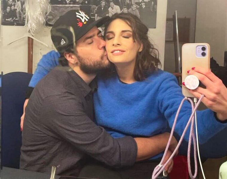 Andrea Pisani soffre ma difende Beatrice Arnera, vittima degli hater per la storia con Raoul Bova: «Insultarla è sbagliato e da condannare» Andrea Pisani e Beatrice Arnera
