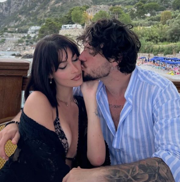 Michele Longobardi, l'ex tronista che ha fatto tremare 'Uomini e Donne' ha ufficializzato il suo amore lontano dalla tv: nuova coppia con la ballerina Giorgia Capogna, ora i due innamorati non si nascondono più