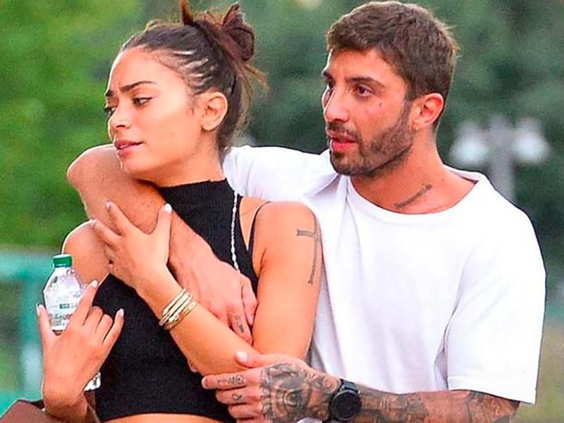 Elodie, dolcissima vacanza in Thailandia con la ballerina Franceska Nuredini: Andrea Iannone sembra solo un ricordo, ma lui si 'vendica' facendosi beccare con Rocío Muñoz Morales Elodie e Andrea Iannone