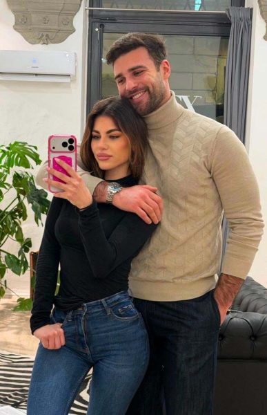 Flavio Ubirti e Nicole Belloni, la coppia di Uomini e Donne si racconta: «Siamo opposti totali, in studio abbiamo vissuto il dopo e ora ci godiamo l'inizio». Tra disordine e passeggiate fiorentine sboccia la passione INTERVISTA ESCLUSIVA Flavio Ubirti e Nicole Belloni i
