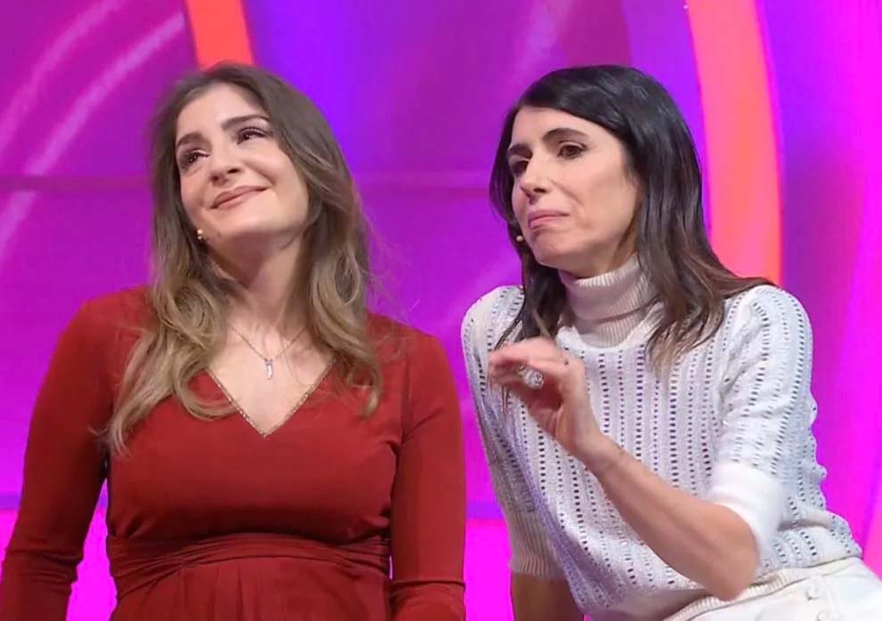 Matteo e Martina, proposta di nozze da brividi a 'C'è Posta per te'. Con Giorgia complice, il sì più emozionante della stagione: «L'amore è come lanciarsi col paracadute, credi di cadere e invece stai volando» Giorgia ha fatto un bellissimo regalo a Matteo e Martina