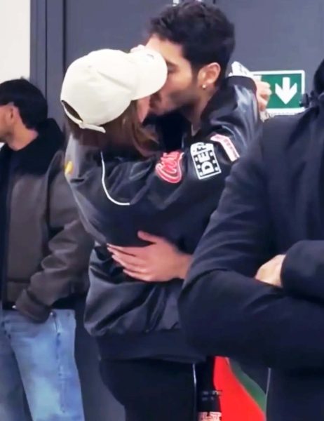 Helena Prestes, il commovente ritorno a casa dopo il viaggio in Brasile per accudire il papà: «È stato bellissimo quando io e Javier ci siamo riabbracciati, un attimo infinito. È bello tornare da lui, la distanza ci ha messo alla prova e non fa per noi» Helena Prestes, il commovente ritorno a casa dopo il viaggio in Brasile per accudire il papà: «È stato bellissimo quando io e Javier ci siamo riabbracciati, un attimo infinito. È bello tornare da lui, la distanza ci ha messo alla prova e non fa per noi»