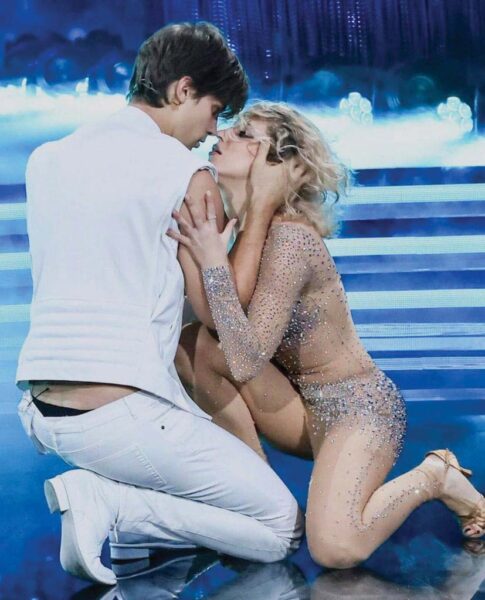 Lucrezia Lando e Lorenzo Tano, per la coppia di ‘Ballando’ la gran voglia di fare un figlio: «È già un po' che ci proviamo e siamo pronti ad affidarci alla scienza». E le nozze? «Ci tengo molto e lui meno: dovrebbe venirmi incontro e dirmi di sì» Lucrezia Lando e Lorenzo Tano