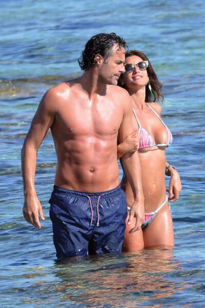 Fabio Galante a 52 anni è diventato papà di Gilda, dopo un dolce decennio con la Falomo: «Francesca è l’amore più grande della mia vita, la donna con cui ho deciso di fare le cose sul serio». E sulla figlia: «ci ho messo un po' all'idea di diventare papà, ma le cose le faccio perbene» Fabio Galante e Francesca Falomo