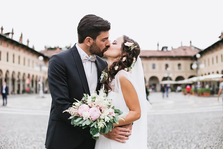 Gianluca Gazzoli e Sara Bolla, un amore lungo 14 anni: «Tu sei lo schiaffo che mi riporta alla realtà, se non ci fossi stata la mia vita sarebbe diversa» Gianluca Gazzoli nozze