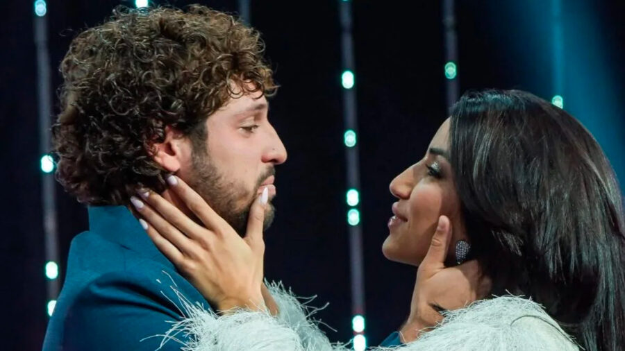 Carlotta Vendemmia, l’ex di Mattia Scudieri del GF ha un nuovo amico speciale: beccata con Simone Bonaccorsi, appena fuggito dal parterre di U&D dove aveva corteggiato Sara Gaudenzi. Un nuovo amore da reality? Carlotta Vendemmia e Mattia Scudieri
