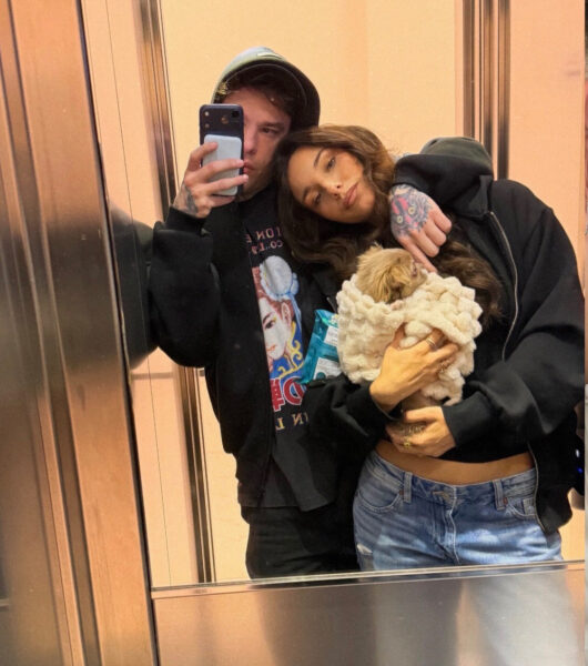 Fedez e Giulia Honegger aspettano un figlio, ecco le prime foto del pancino e il gesto d'amore per Leone e Vittoria: subito avvertita Chiara Ferragni, per presentare al meglio l'arrivo del nuovo bebè ai suoi due figli Il primo selfie di Fedez e Giulia Honegger con un pancino appena accennato