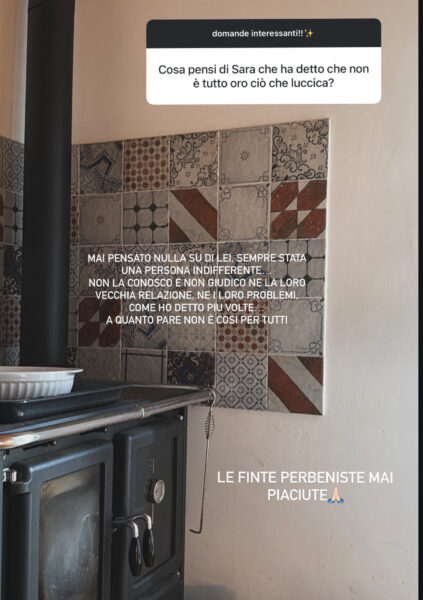 Arianna Mercuri e Sarah Esposito, ex di Valerio Ciaffaroni, scambio di frecciatine social sull'oro che luccica: la guerra fredda dopo Temptation Island non è finita arianna2