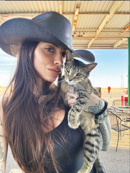 Jonas Pepe e Anita Mazzotta, il viaggio on the road in America che ha cambiato tutto: la loro strada verso il futuro è tutta all'insegna dell'amore, lontana dai social e dagli haters del web tre