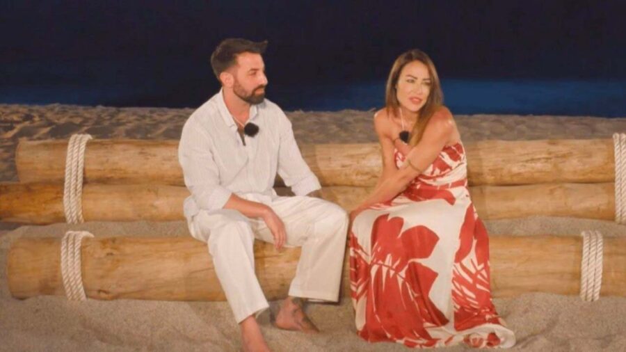 Denise Farina di 'Temptation Island' torna a sorridere dopo l'addio a Marco Raffaelli e Davide, e agli ex manda un messaggio chiaro: «Il mio profumo da uomo preferito? Rispetto, fedeltà e lealtà» Denise Farina e i dolorosi falò con Marco Raffaelli a 'Temptation Island'