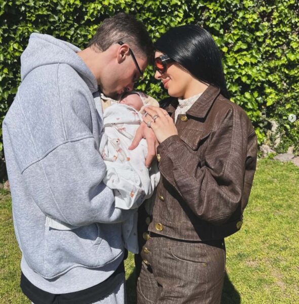 Gianluca Tornese e Marika Spinosa, vita da genitori: «Ginevra ha inondato la nostra vita di luce, l'abbiamo sognata tutte le sere per quasi due anni e adesso ci sentiamo finalmente al completo, svegliarci con lei accanto e addormentarci con il suo odore non ha prezzo» INTERVISTA ESCLUSIVA Gianluca Tornese, Marika e la piccola Ginevra