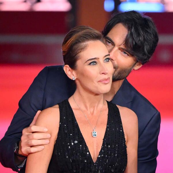 Michelle Hunziker e Giulio Berruti, il primo bacio sul Lago di Como è arrivato: la love story più attesa del 2026 esplode alla luce del sole, tra gite in barca e una passione travolgente Michelle Hunziker e Giulio Berruti, il primo bacio sul Lago di Como è arrivato: la love story più attesa del 2026 esplode alla luce del sole, tra gite in barca e una passione travolgente
