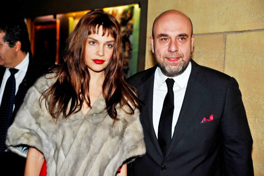 Micaela Ramazzotti e il dolore per la separazione da Paolo Virzi: «Ho passato momenti bui, mi sentivo disprezzata». E le nozze annunciate con il suo Claudio Pallitto? «Non si trovano le carte del divorzio!» rivela con ironia Micaela Ramazzotti virzì