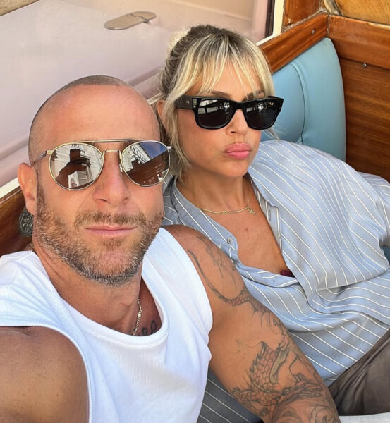 Micaela Ramazzotti e il dolore per la separazione da Paolo Virzi: «Ho passato momenti bui, mi sentivo disprezzata». E le nozze annunciate con il suo Claudio Pallitto? «Non si trovano le carte del divorzio!» rivela con ironia Micaela Ramazzotti pallitto