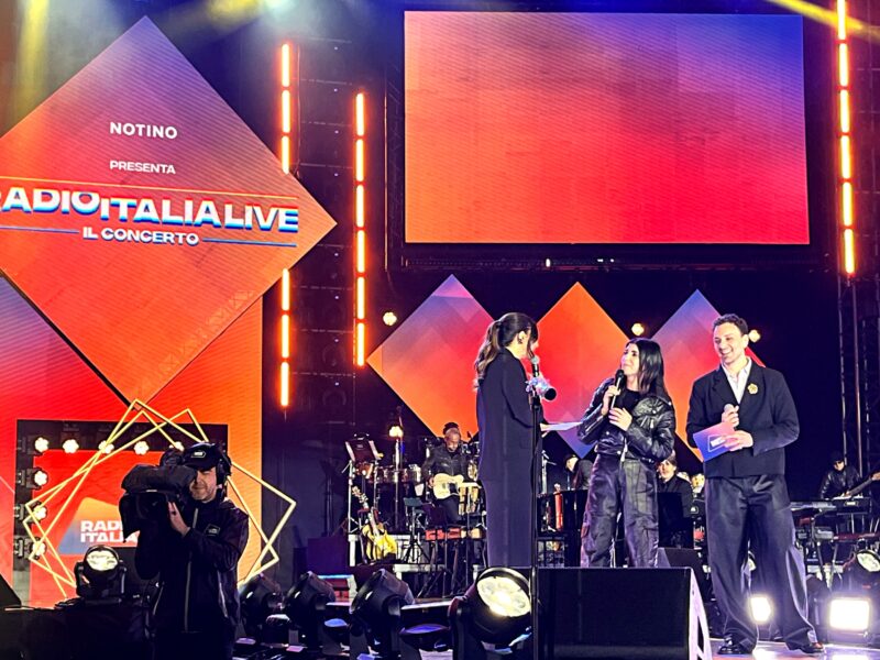 Milano festeggia la musica: Radio Italia Live 2026 conquista Piazza Duomo con 20.000 persone sotto la pioggia, tra stelle del pop italiano e un'orchestra dal vivo Giorgia