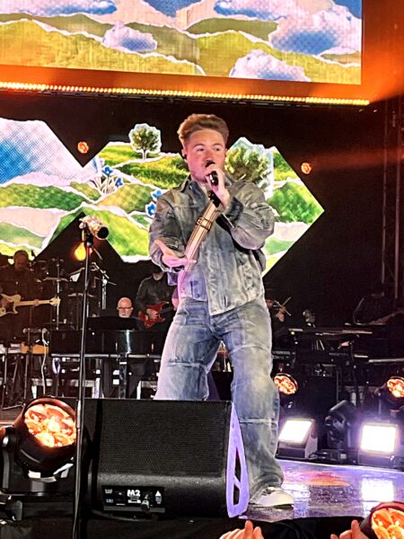 Milano festeggia la musica: Radio Italia Live 2026 conquista Piazza Duomo con 20.000 persone sotto la pioggia, tra stelle del pop italiano e un'orchestra dal vivo Alfa