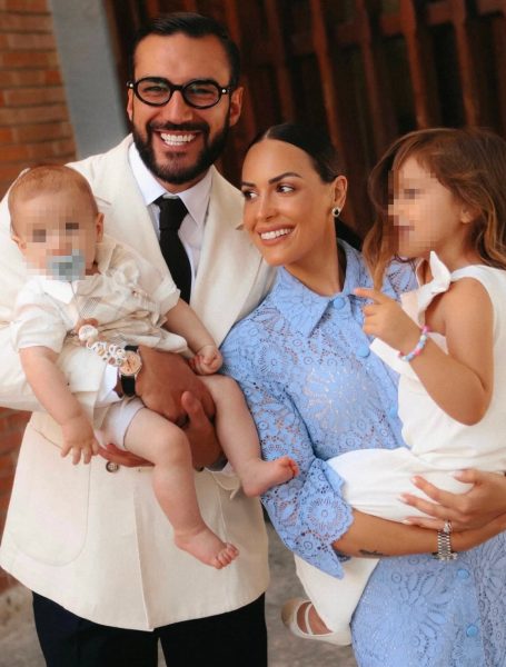 Lorenzo Riccardi e Claudia Dionigi con i figli Maria Vittoria e Leonardo Maria