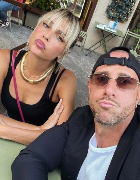Micaela Ramazzotti dopo le nozze con Claudio Pallitto: «Mi ero solo innamorata di un uomo, non ho fatto male a nessuno. La mia vita è mia e soltanto mia». L'attrice racconta il suo matrimonio: «Sognavo l'abito bianco, il velo, i fiori, e una cerimonia in mezzo alla natura» Micaela Ramazzotti e Claudio Pallitto