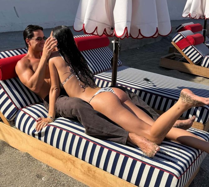 Nicolò Brigante si è fidanzato, baci a sorpresa con Diletta Massoli: ecco le dolci foto in barca che non lasciano dubbi sulla nuova coppia dell’estate. L’ex gieffino è felice e per Didi mette in pausa l’amicizia con Blu Prezia: «Sei tutto ciò che desideravo» Nicolò Brigante e Diletta Massoli