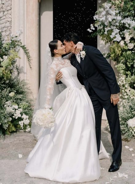 Paola Di Benedetto, l'uscita dalla chiesa con Raoul Bellanova