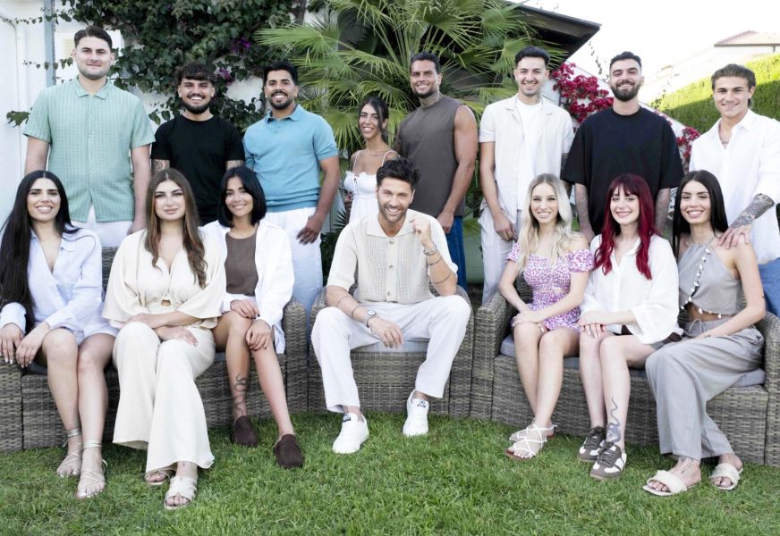 I segreti di Temptation Island 2026: gli scandali, i tradimenti, le bugie e le incomprensioni delle storie d'amore che Filippo Bisciglia vuole salvare. La guida 'bomba' delle 7 coppie tv sull'orlo di una crisi di nervi Temptation Island 202