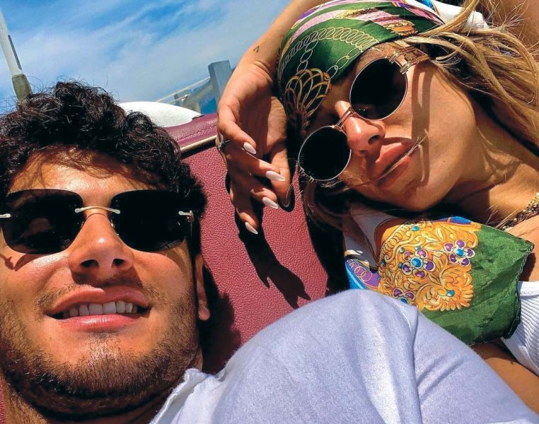 «Sono contento di essere riuscito a liberare Sara e a far scoppiare questa coppia piena di malessere». Andrea Turino è il magnifico Hulk che sta sconvolgendo Temptation Island e che ha fatto infuriare Gabriele: dopo i video shock la coppia continua a sconvolgere il reality! «Sono contento di essere riuscito a liberare Sara e a far scoppiare questa coppia piena di malessere». Andrea Turino è il magnifico Hulk che sta sconvolgendo Temptation Island e che ha fatto infuriare Gabriele: dopo i video shock la coppia continua a sconvolgere il reality!
