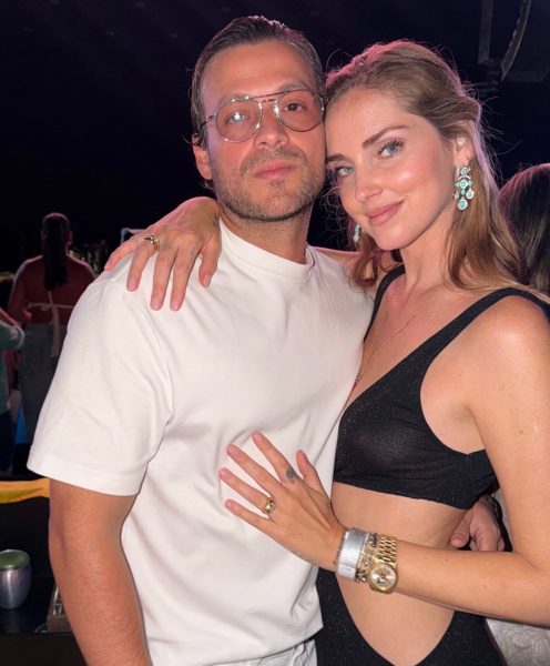 Chiara Ferragni ritrova l'amore sotto il sole: dalla fuga romantica in Grecia con José Hernandez alle notti spagnole prima di Parigi, l'estate dell’influencer è tutta all’insegna di baci, complicità e serenità ritrovata, con il suo «colombianito hermoso» Chiara Ferragni e Josè Hernandez