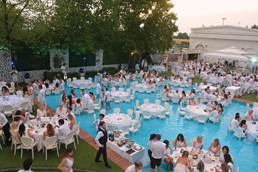 White Dinner Water Show, a Villa ReNoir uno spettacolo senza precedenti tra musica, giochi d’acqua e tante star: il via agli eventi dell'estate insieme a Eva3000 DSC_2801