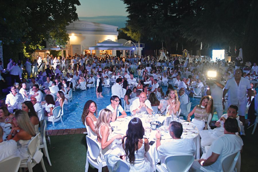 White Dinner Water Show, a Villa ReNoir uno spettacolo senza precedenti tra musica, giochi d’acqua e tante star: il via agli eventi dell'estate insieme a Eva3000 DSC_2882