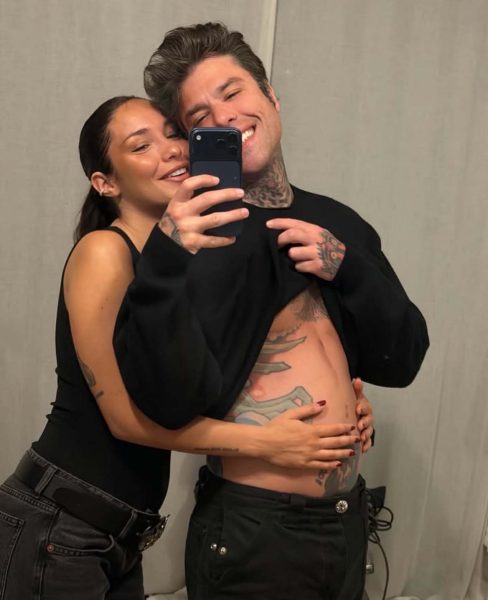 Fedez è diventato papà per la terza volta, è nato il piccolo Edoardo Lupo, il figlio avuto con la compagna Giulia Honegger. E sui social il rapper esplode di felicità con tante foto e parole che commuovono: «Una gioia così grande» Fedez e Giulia sono diventati genitori del piccolo Edoardo Lupo