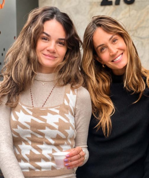 Helena Prestes festeggia i suoi 36 anni all'insegna della felicità, tra l'amore per Javier, il legame con la sorella Mariana e il nipotino Levi, e la gioia per la casa nuova di zecca che le ricorda il passato Helena Prestes e Mariana, le due sorelle si assomigliano molto